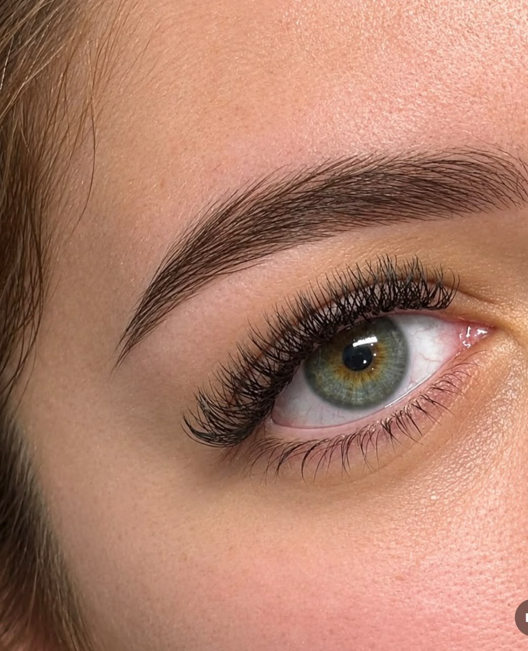 Macro de olho verde com extensão de cílios